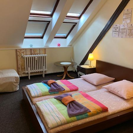 Sokolska Youth Hostel Прага Экстерьер фото