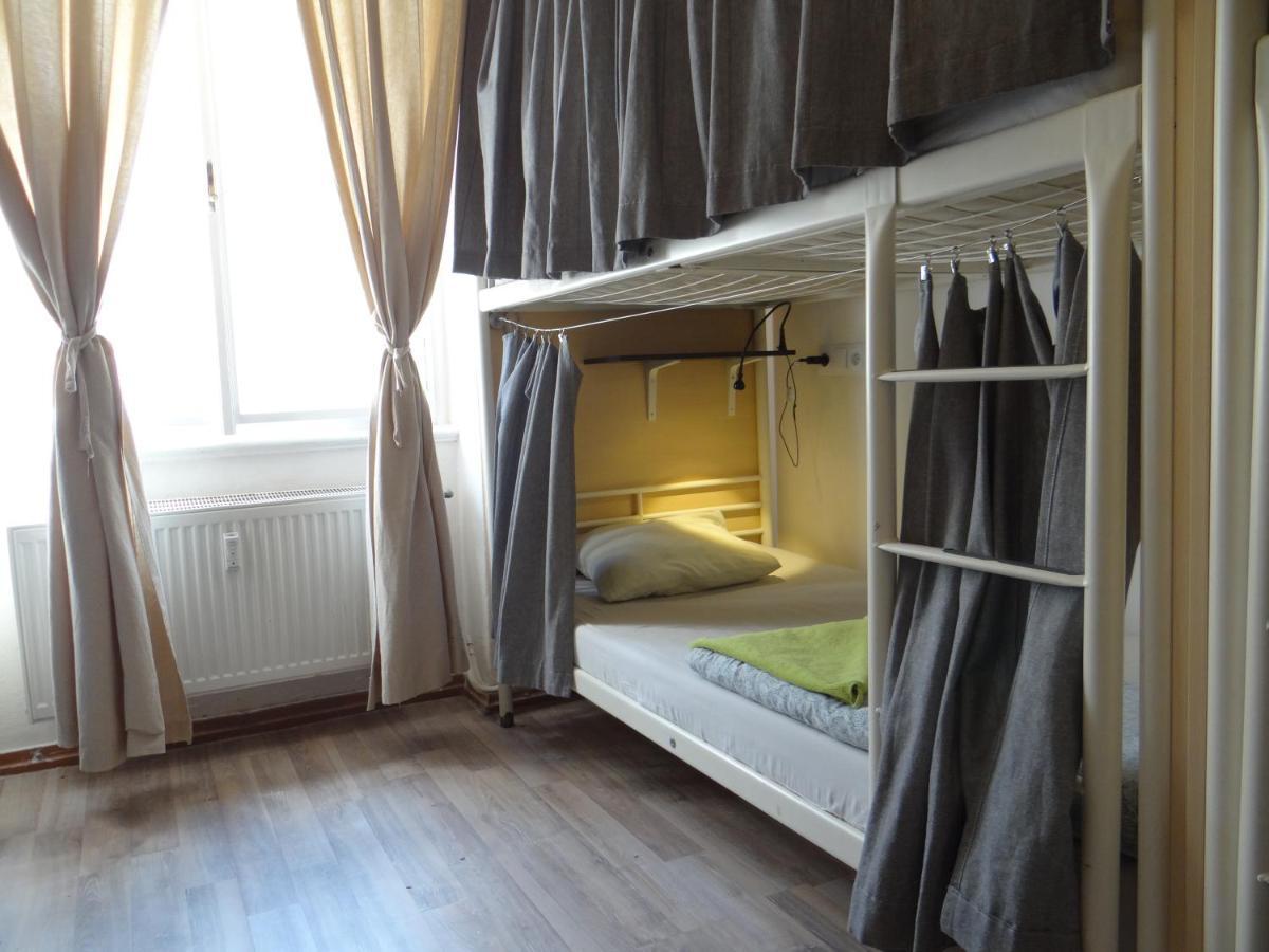 Sokolska Youth Hostel Прага Экстерьер фото