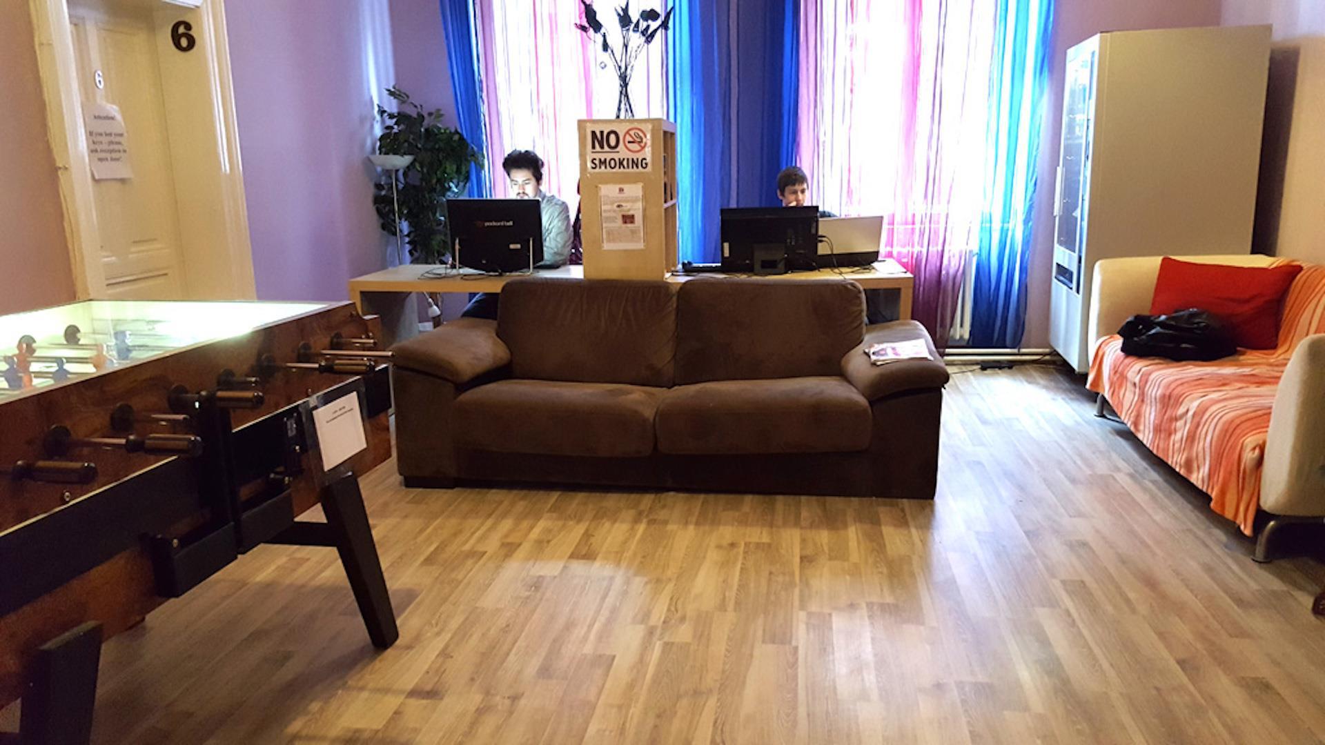 Sokolska Youth Hostel Прага Экстерьер фото