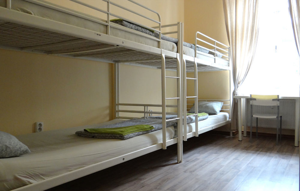 Sokolska Youth Hostel Прага Экстерьер фото