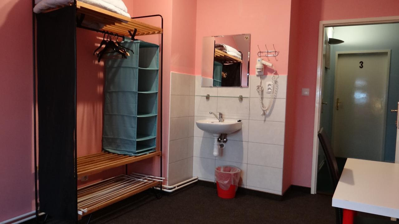 Sokolska Youth Hostel Прага Экстерьер фото
