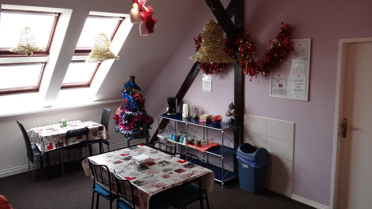 Sokolska Youth Hostel Прага Экстерьер фото