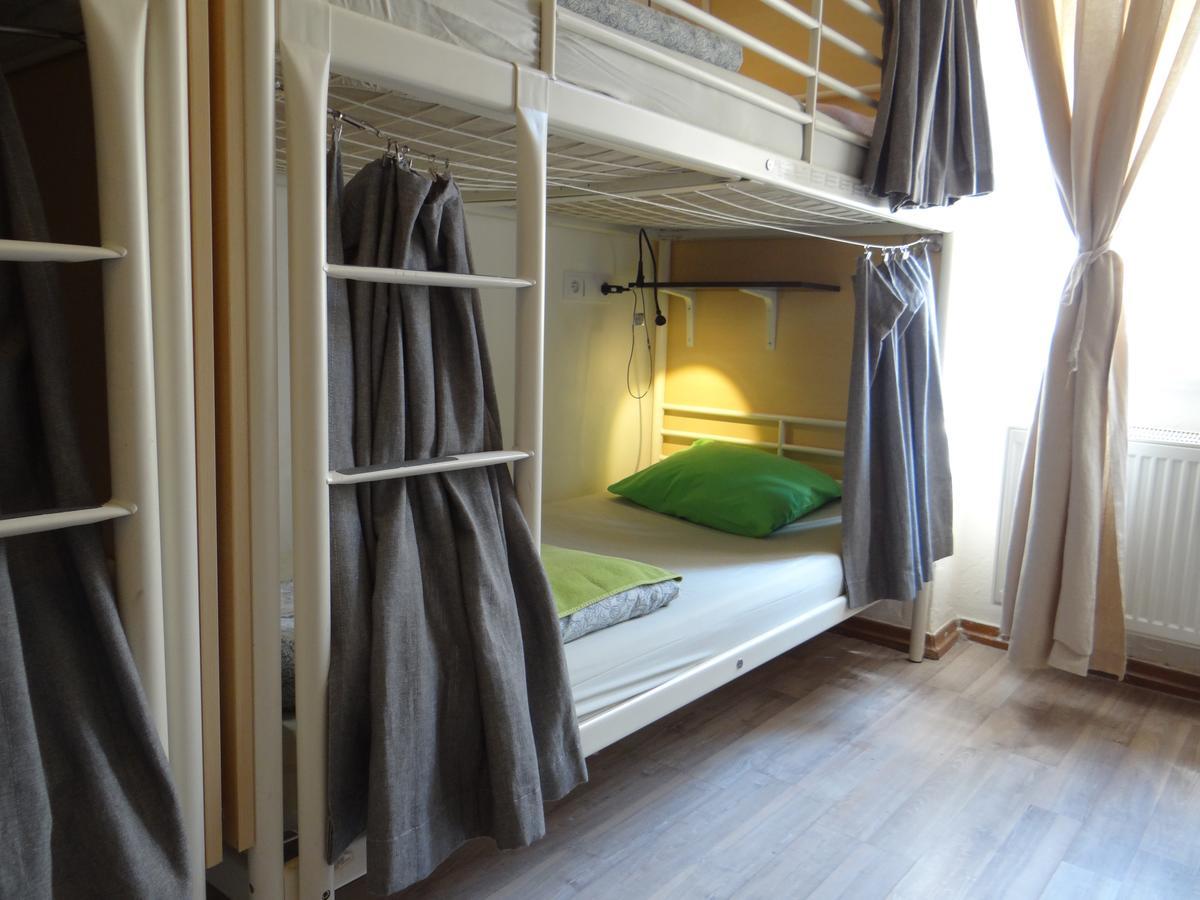 Sokolska Youth Hostel Прага Экстерьер фото