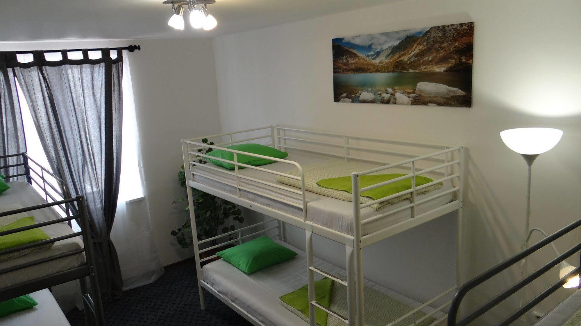 Sokolska Youth Hostel Прага Экстерьер фото