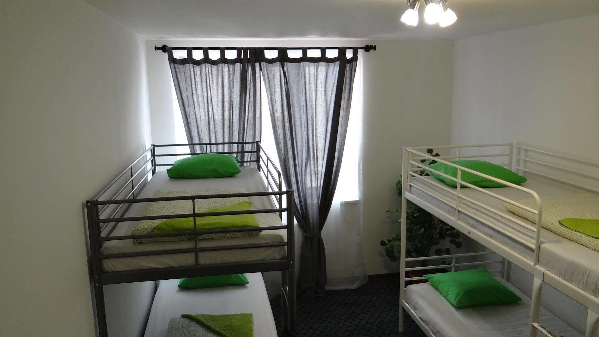 Sokolska Youth Hostel Прага Экстерьер фото