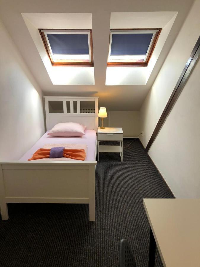 Sokolska Youth Hostel Прага Экстерьер фото