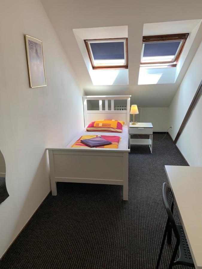 Sokolska Youth Hostel Прага Экстерьер фото